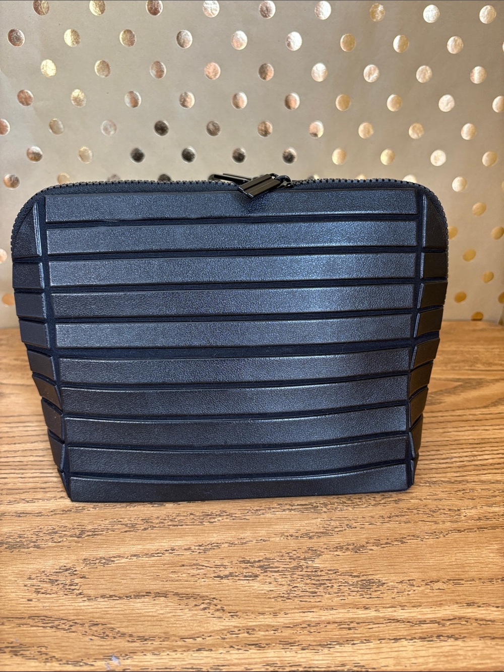 Parallelle black makeup bag